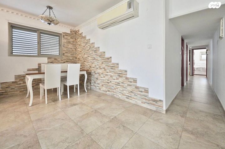 דירה, צבי הירשפלד, רמז, מערב ותיק, ראשון לציון