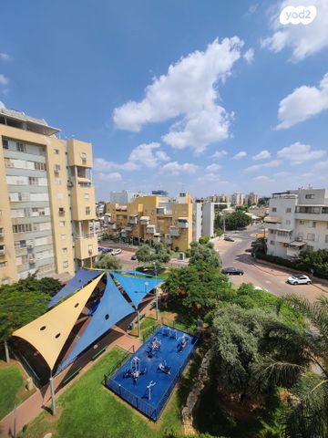 דירה, האדמו"ר האמצעי, חב"ד, נווה אורנים, לוד