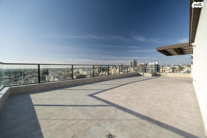 גג/ פנטהאוז, הנרייטה סולד, שעריה, פתח תקווה