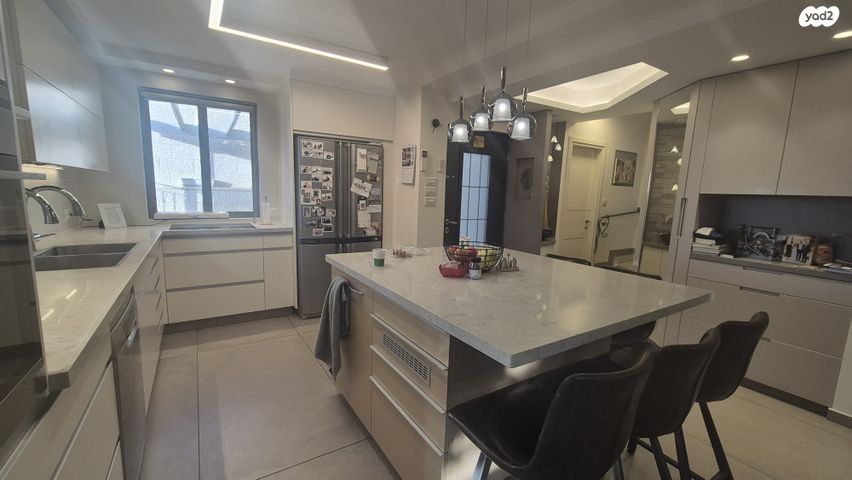 דו משפחתי, השיירות, דקל, אפרת