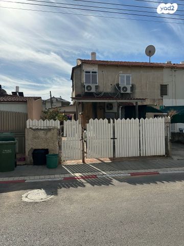 דירת גן, שיכוני מזרחי, כפר סבא