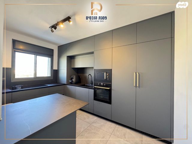 דירה, פרופ' יום טוב עסיס, פסגת זאב, ירושלים