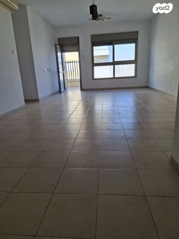 דירה, מורדי הגטאות, מרכז העיר, קרית אתא