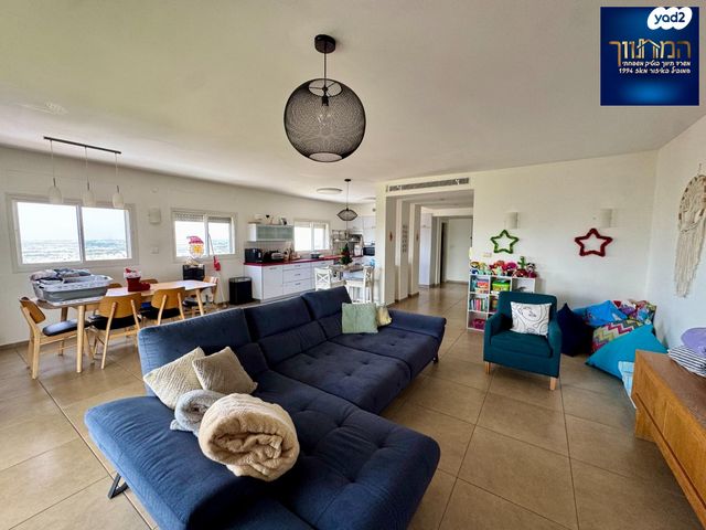 גג/ פנטהאוז, צור יצחק, צור יצחק