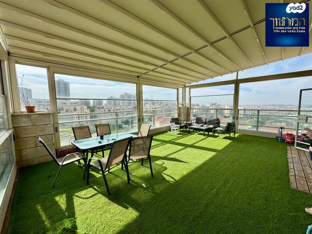 גג/ פנטהאוז, צור יצחק, צור יצחק