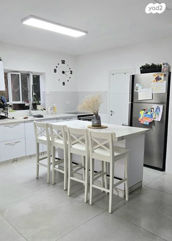 דו משפחתי, שערי תקווה