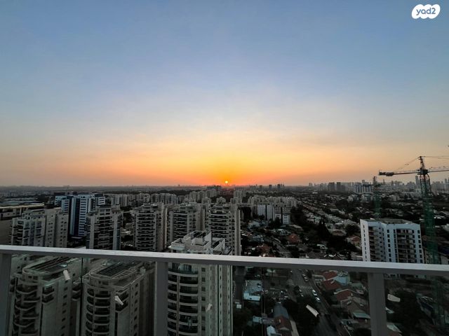 גג/ פנטהאוז, שיכון רסקו, קרית אונו