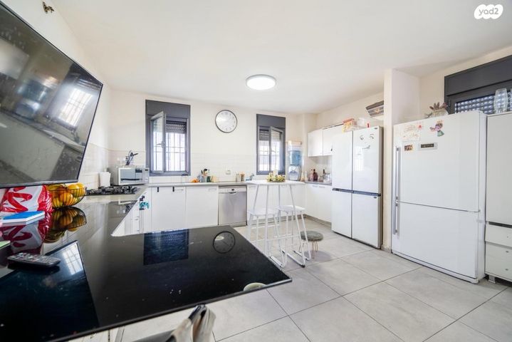 דירה, הרב ישעיהו משורר, הדר גנים, פתח תקווה