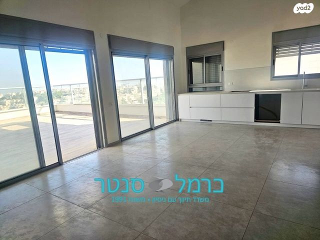 גג/ פנטהאוז, גבעת זמר, חיפה