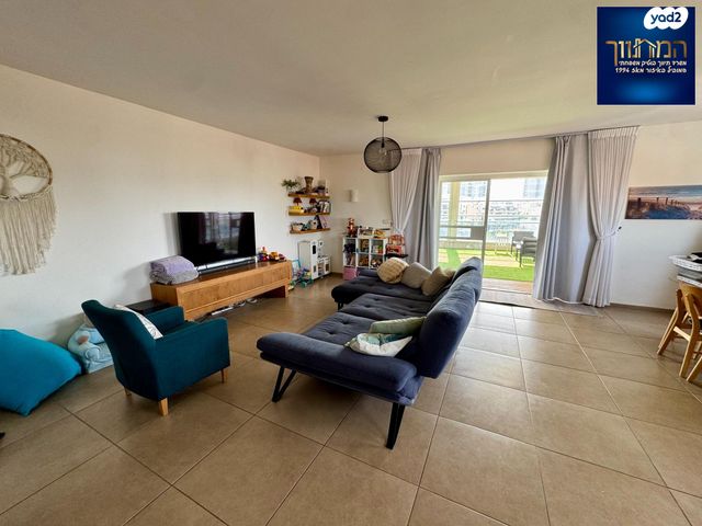 גג/ פנטהאוז, צור יצחק, צור יצחק