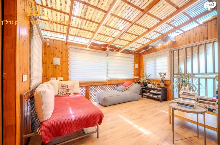 דירת גן, אנצו סירני, גבעת הרמבם, גבעתיים