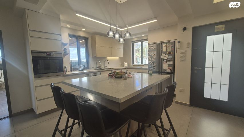 דו משפחתי, השיירות, דקל, אפרת