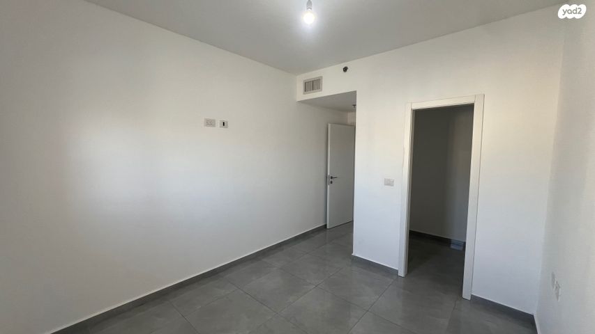 דירה, קרן קיימת לישראל, אברמוביץ', ראשון לציון