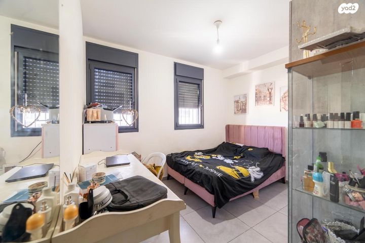 דירה, הרב ישעיהו משורר, הדר גנים, פתח תקווה