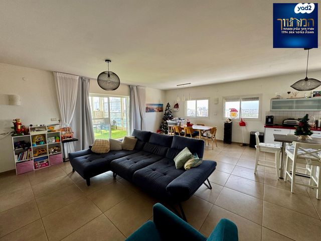 גג/ פנטהאוז, צור יצחק, צור יצחק