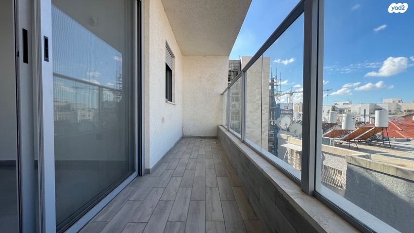 דירה, קרן קיימת לישראל, אברמוביץ', ראשון לציון