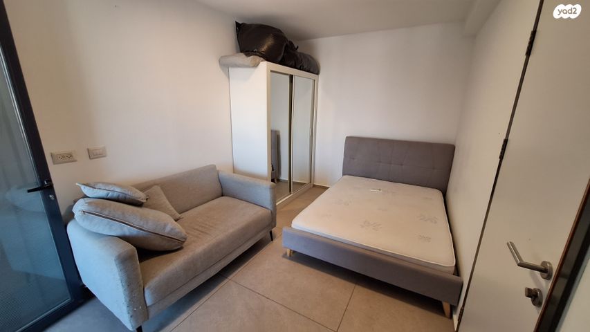 דירה, עין דור, שער פלמר, תחנת רכבת השמונה, חיפה