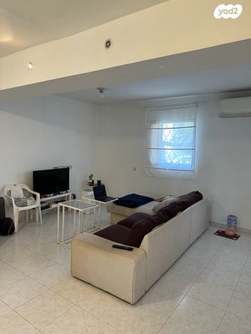 דירת גן, שיכוני מזרחי, כפר סבא