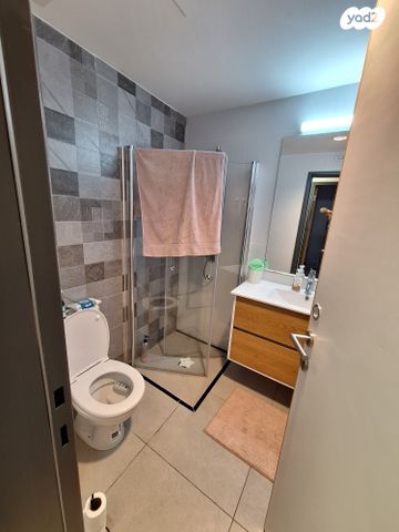 דירה, עין דור, שער פלמר, תחנת רכבת השמונה, חיפה