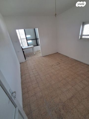 שדרות העצמאות 64