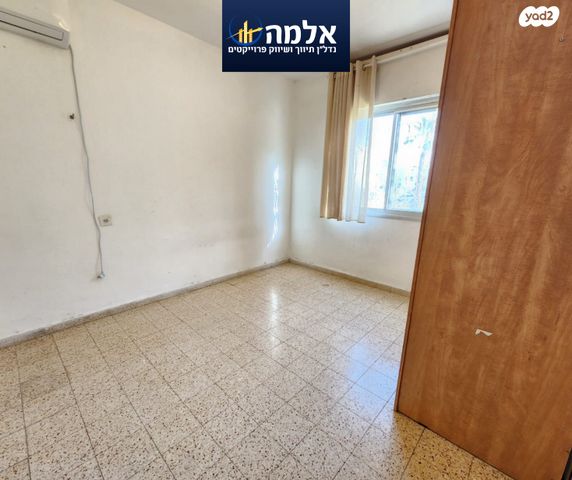 דירה, העוגב, כלי שיר, מעלה אדומים