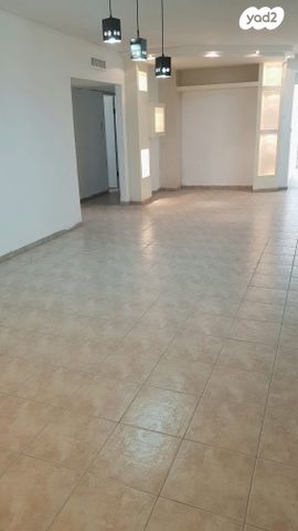 דירה, בר כוכבא, האצטדיון, טבריה