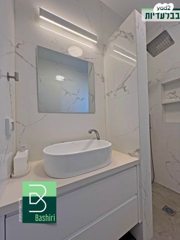 דירה, יוסף טרומפלדור, קרית שמונה