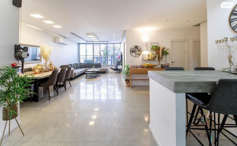 רמז, מערב ותיק