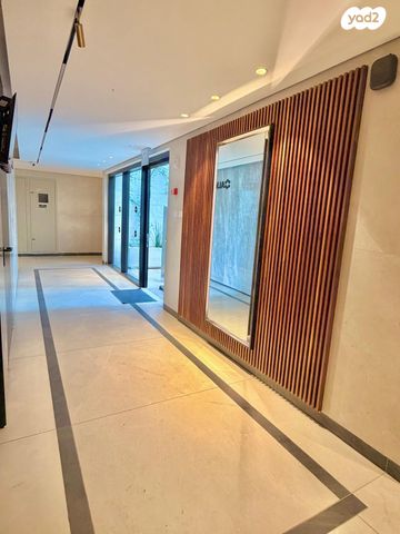 דירה, עמירם חרלף, אחוזה, חיפה