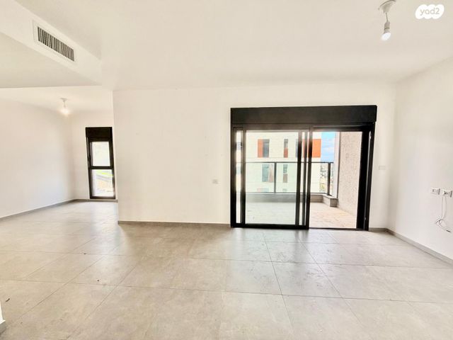 דירה, עמירם חרלף, אחוזה, חיפה