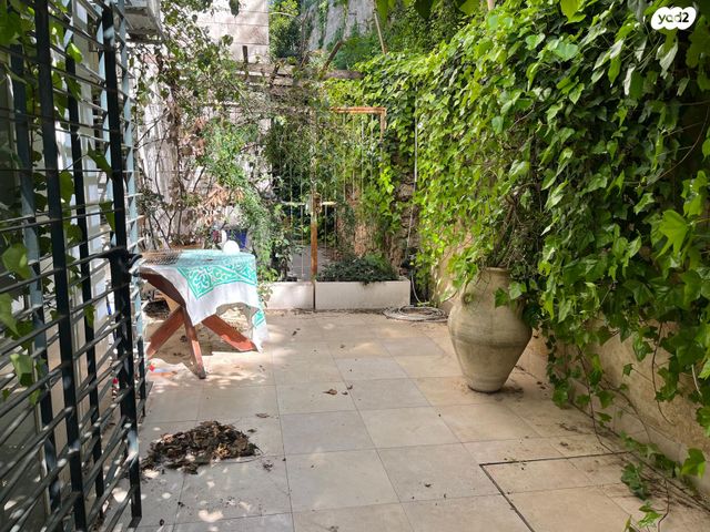 גבעת חנניה, אבו תור