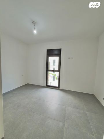 דירה, עמירם חרלף, אחוזה, חיפה