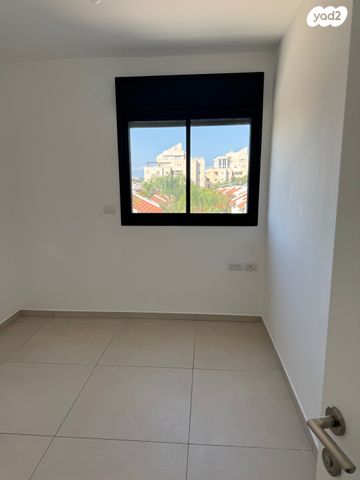 דירה, הכלנית, 2004, רעננה