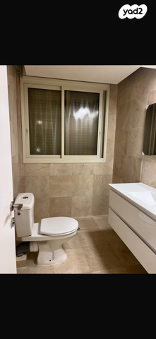 דו משפחתי, גדעון האוזנר, הולילנד, ירושלים