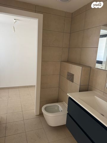 דירה, הכלנית, 2004, רעננה