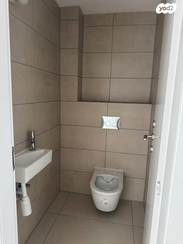 דירה, הכלנית, 2004, רעננה