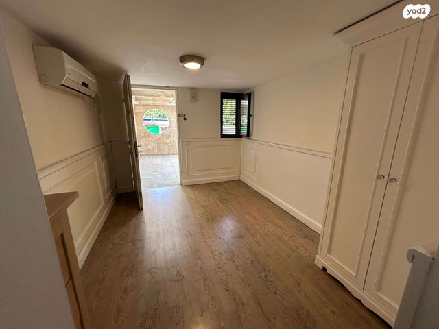 סטודיו, קרית ספיר, כפר סבא