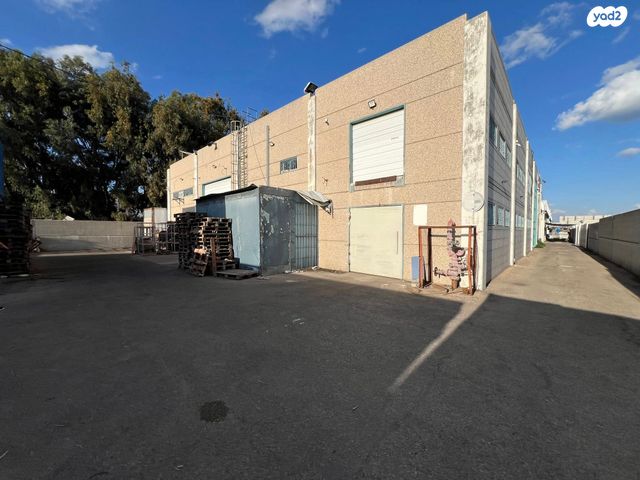 מבני תעשיה, אזור תעשיה קרית אתא, קרית אתא