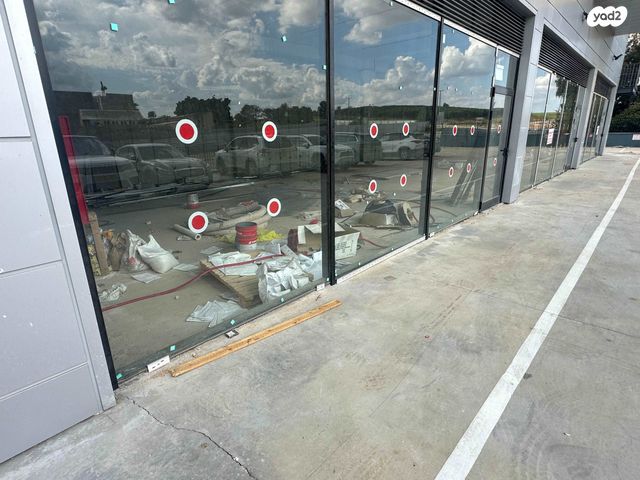 חנויות/ שטח מסחרי