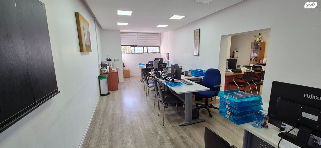 חנויות/ שטח מסחרי, יקותיאל אדם 44, קרית גיורא, אור יהודה