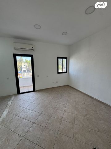 משרדים, שדרות טרומפלדור, זיו, חיפה