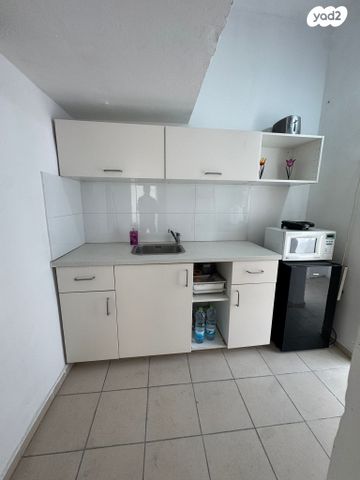 משרדים, שדרות טרומפלדור, זיו, חיפה