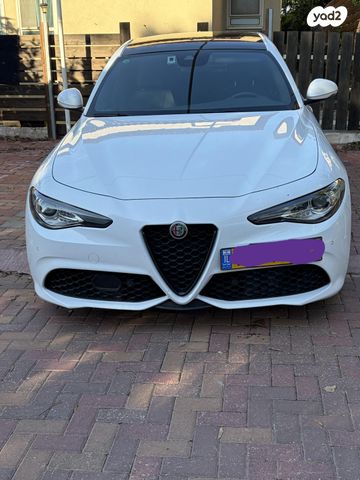 מודעת רכב אלפא רומיאו ג'וליה