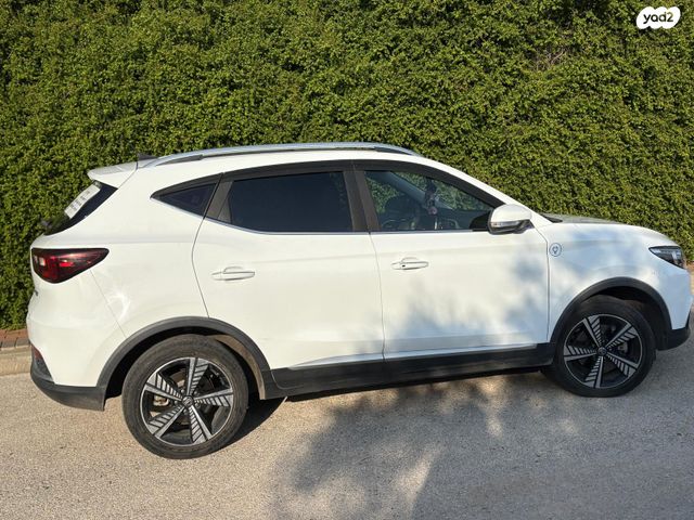 מודעת רכב אם ג'י ZS