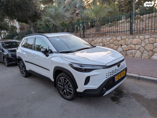 מודעת רכב טויוטה קורולה קרוס