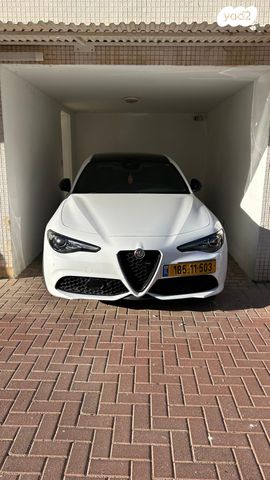 מודעת רכב אלפא רומיאו ג'וליה