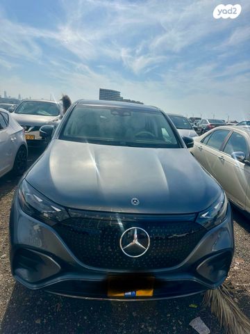 מודעת רכב מרצדס-בנץ EQE SUV