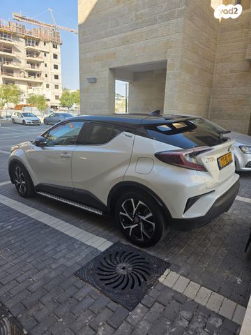 מודעת רכב טויוטה C-HR