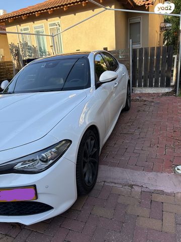 אלפא רומיאו ג'וליה