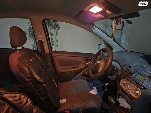 טויוטה יאריס